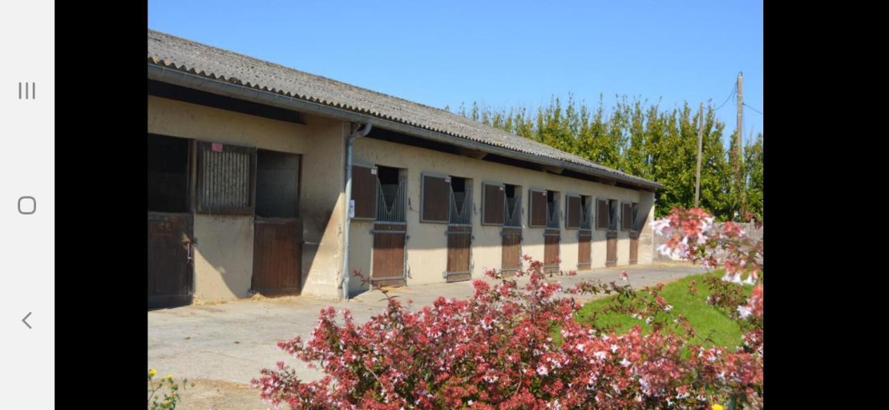 Le Cezembre Gite La Taniere Moidrey 外观 照片